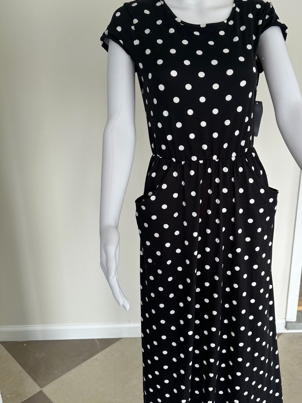 Black and White Polka Dot Maxi Dress with Pockets